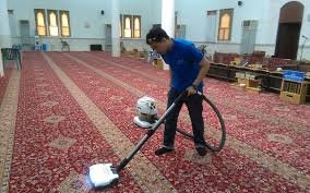 عمال تنظيف مساجد بالمدينة